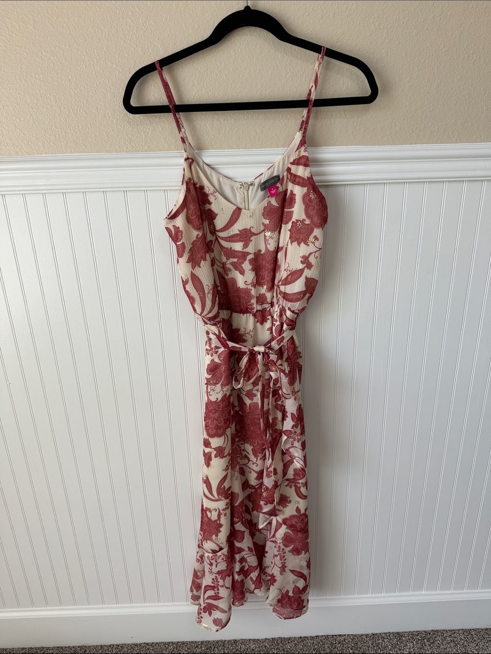 Vince Camuto Women's Floral-Print Ruffle-Trim Dress Size small gold accents.